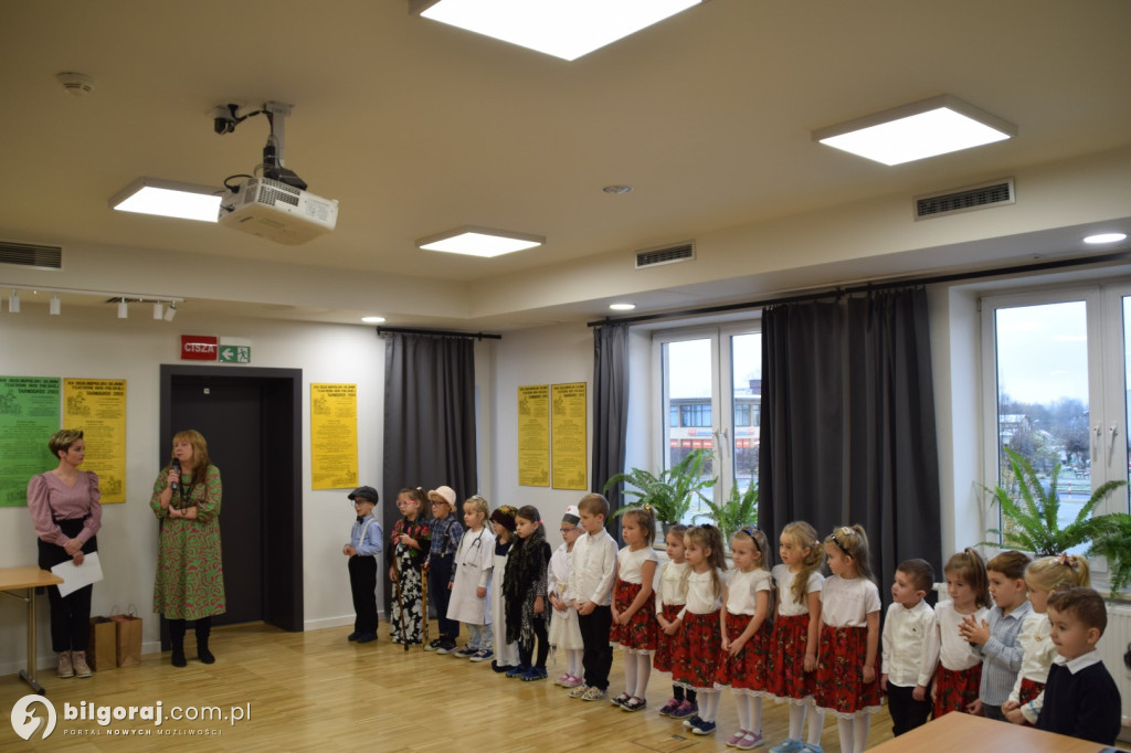 Przedszkolaki z Tarnogrodu tarnogrodzkim seniorom