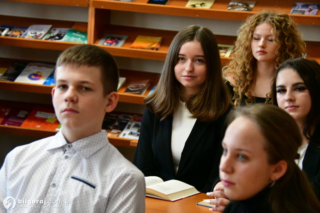 To ci uczniowie najpiękniej czytają. W ZSBiO trwa konkurs