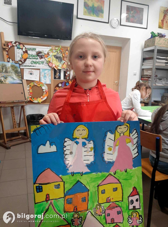 Młodzi artyści plastycy z MDK w Biłgoraju nagrodzeni za anioły