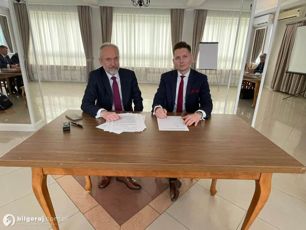 Będą nowe mieszkania w gminie Turobin, podpisano akt notarialny