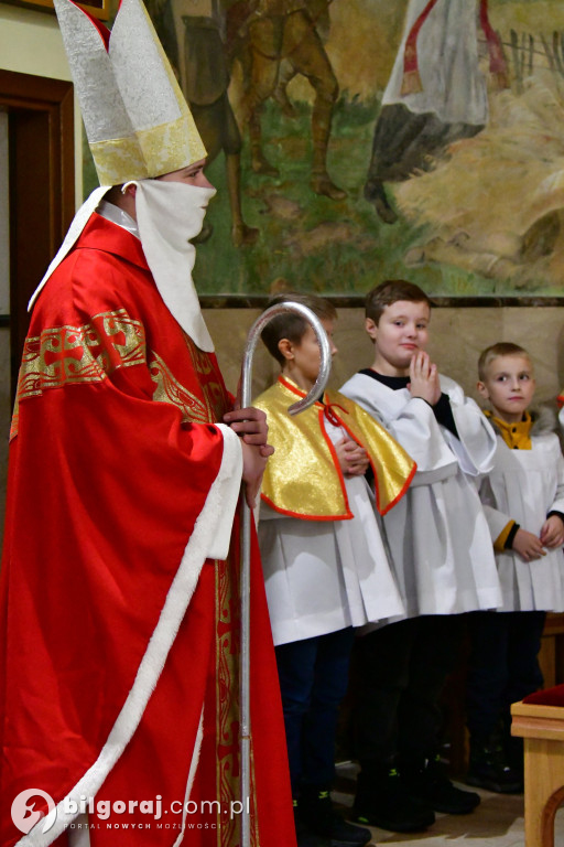 Św. Mikołaj odwiedził kościół św. Jerzego w Biłgoraju i obdarował dzieci