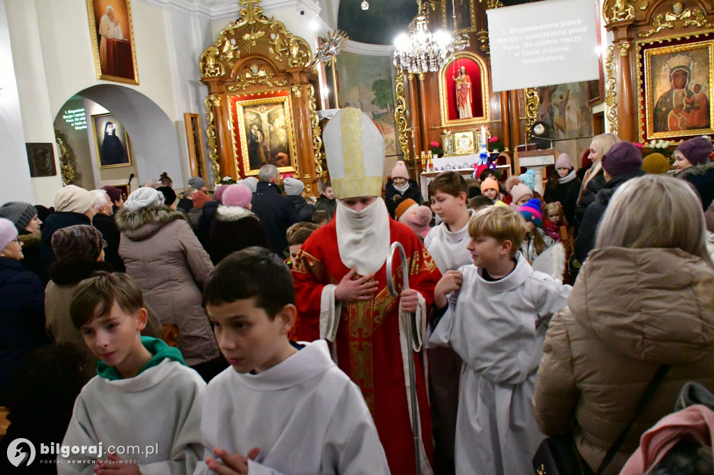 Św. Mikołaj odwiedził kościół św. Jerzego w Biłgoraju i obdarował dzieci