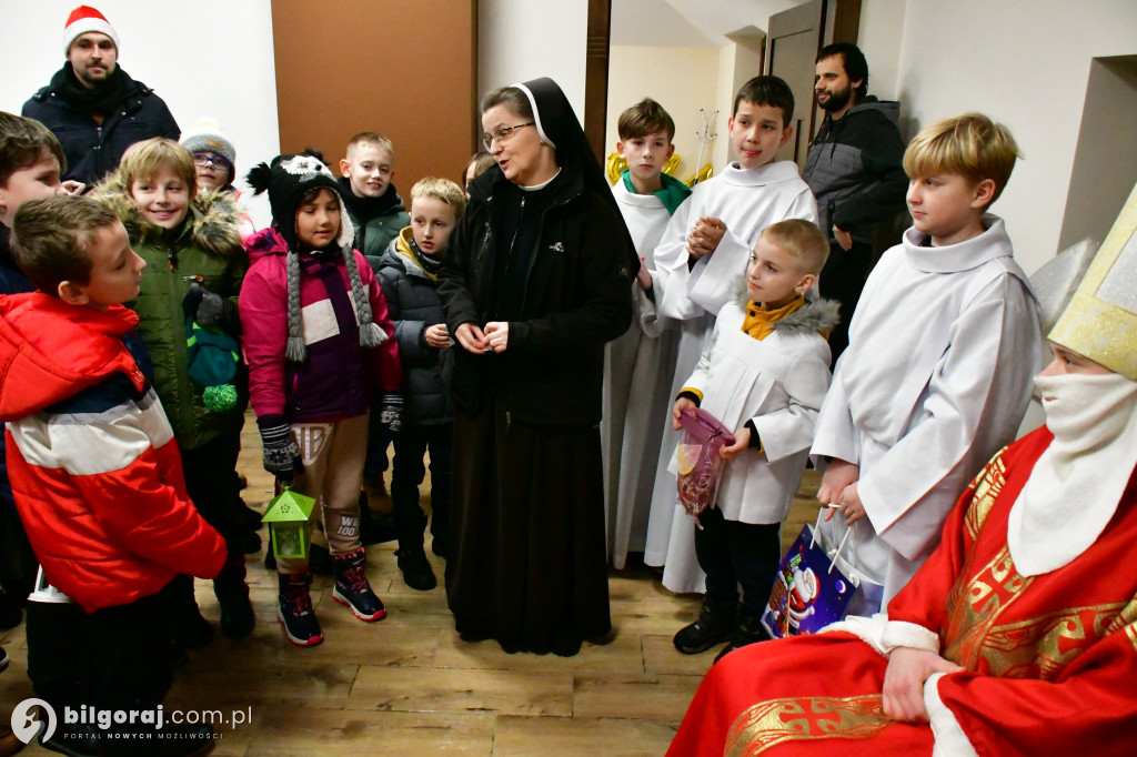 Św. Mikołaj odwiedził kościół św. Jerzego w Biłgoraju i obdarował dzieci