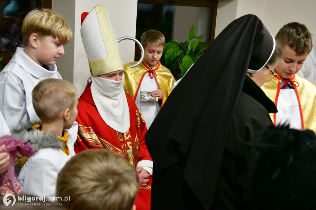 Św. Mikołaj odwiedził kościół św. Jerzego w Biłgoraju i obdarował dzieci