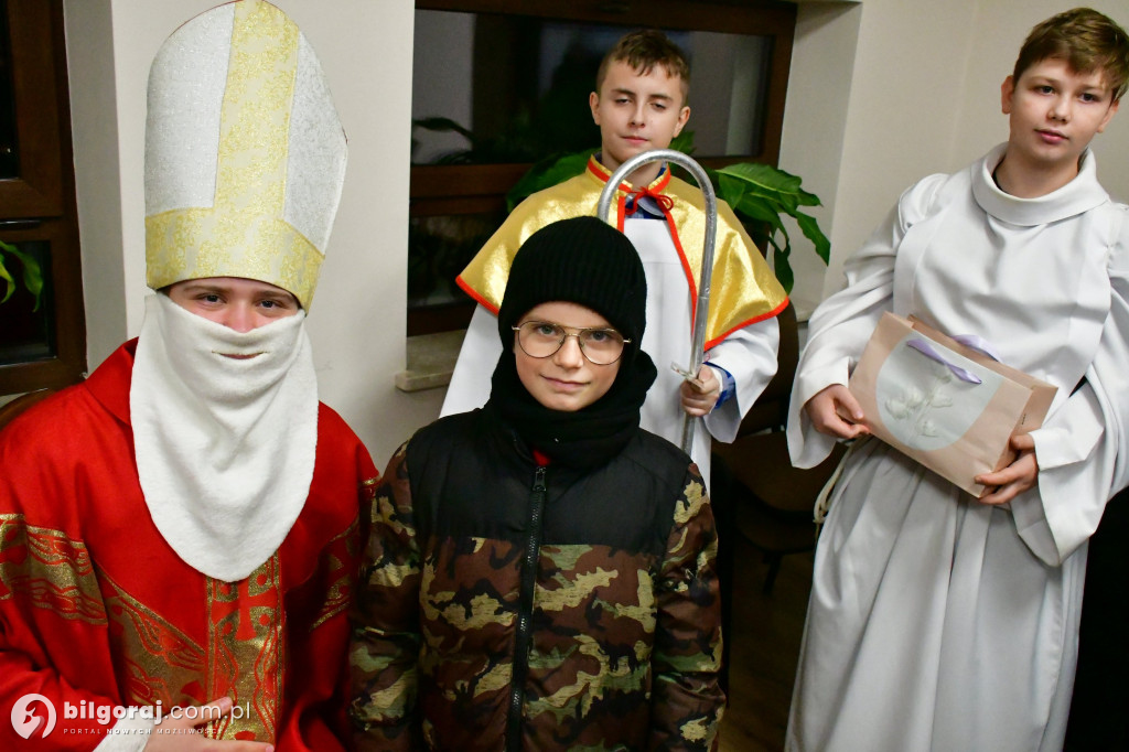 Św. Mikołaj odwiedził kościół św. Jerzego w Biłgoraju i obdarował dzieci