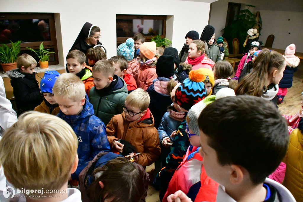 Św. Mikołaj odwiedził kościół św. Jerzego w Biłgoraju i obdarował dzieci