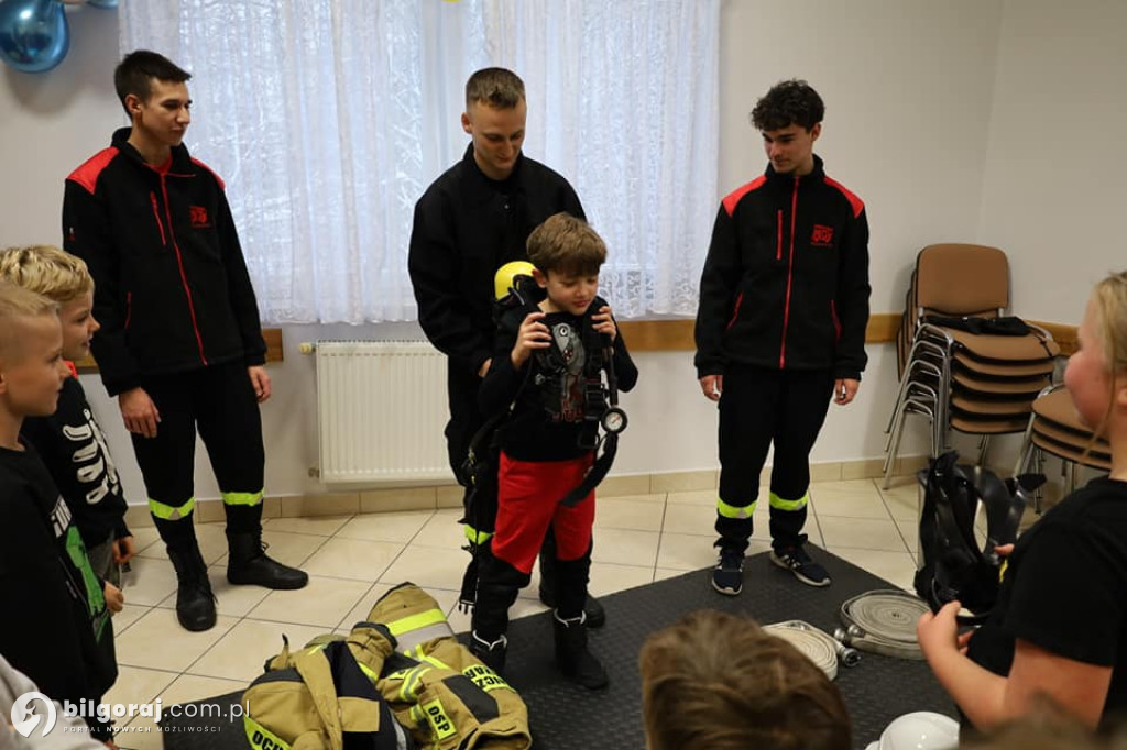 Młodzieżowa Drużyna Pożarnicza uświetniła Bal Mikołajkowy