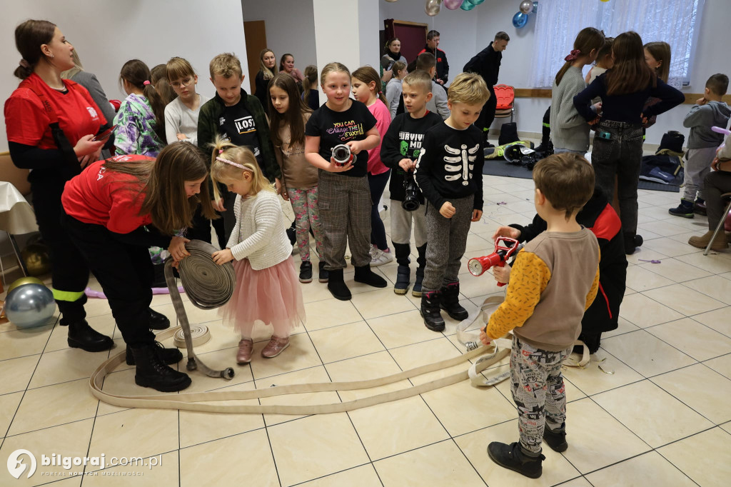 Młodzieżowa Drużyna Pożarnicza uświetniła Bal Mikołajkowy