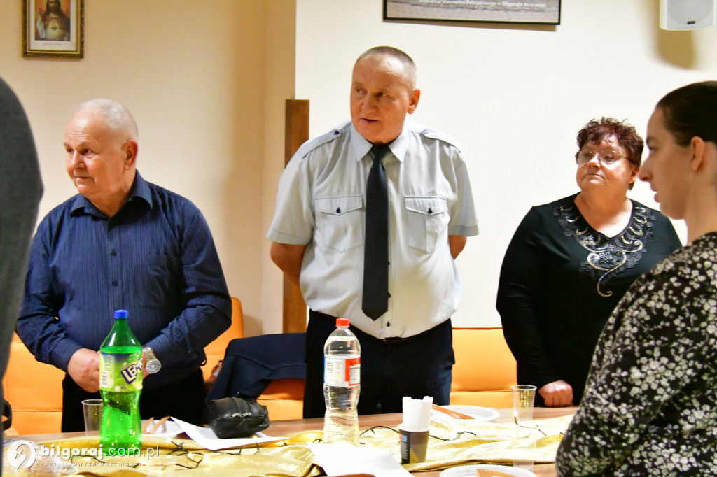 Członkowie SIRON-u połamali się opłatkiem. Były życzenia i kolędy