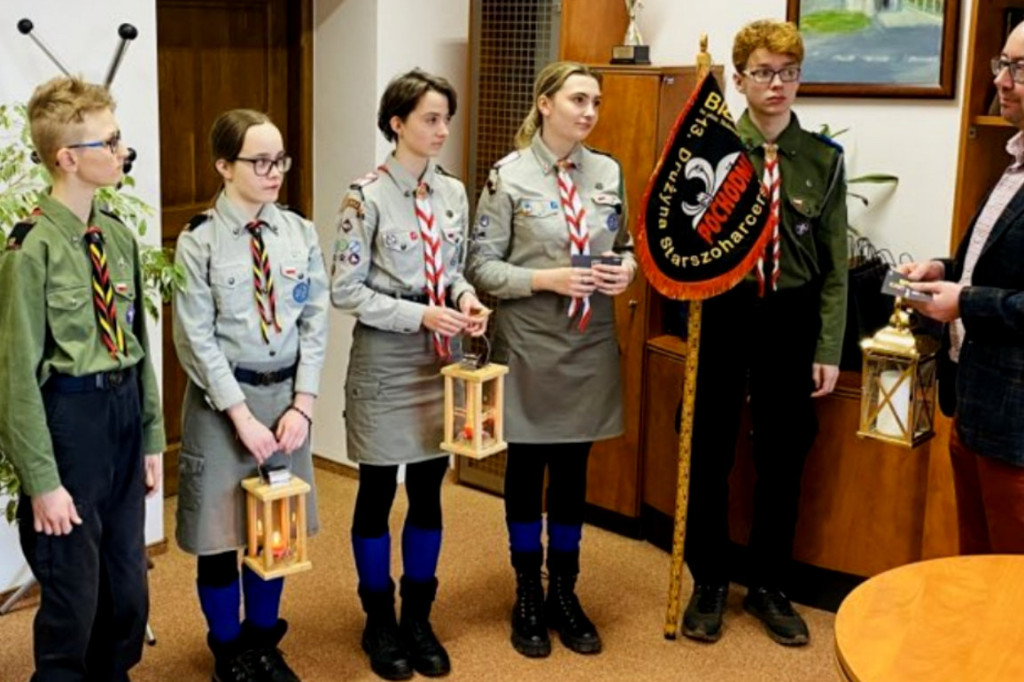 Ogień z Betlejem zapłonął w Starostwie Powiatowym