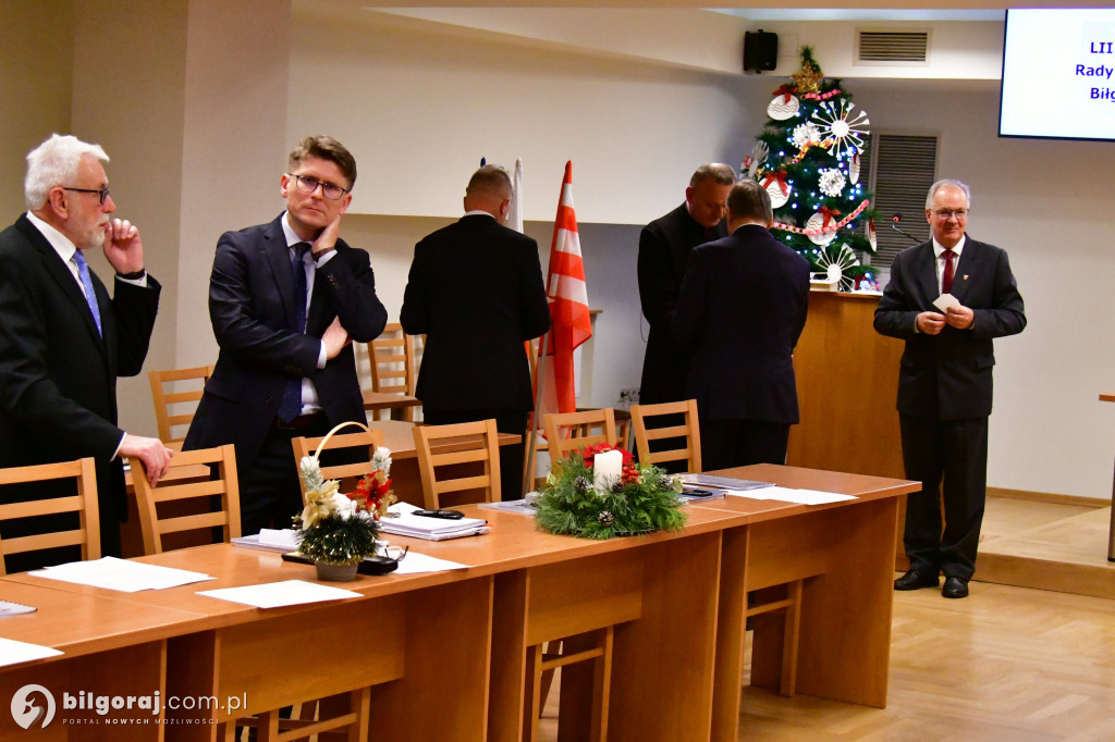 Burmistrz i przewodniczący Rady z opłatkiem