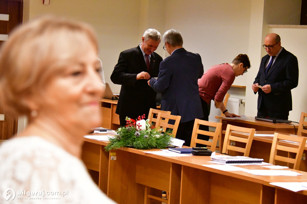 Burmistrz i przewodniczący Rady z opłatkiem