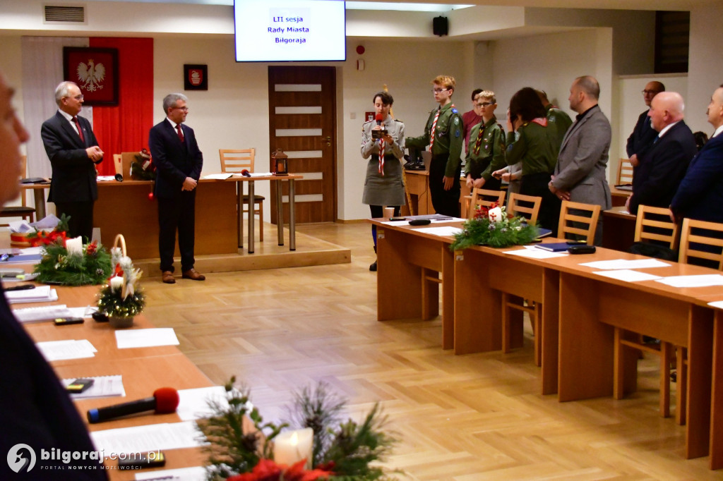 Burmistrz i przewodniczący Rady z opłatkiem