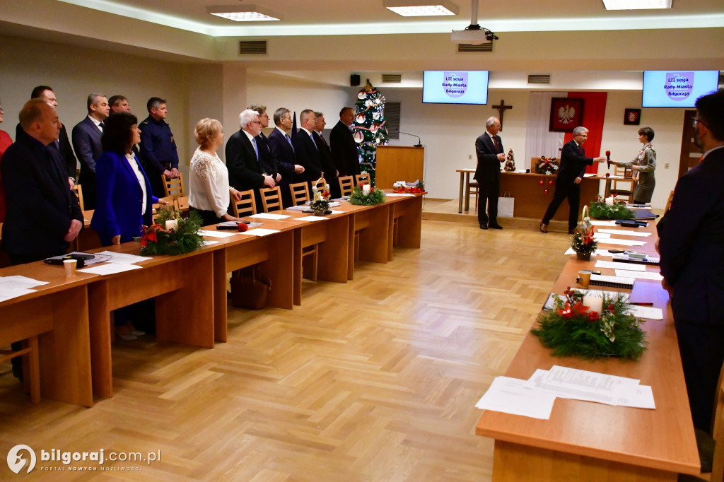 Burmistrz i przewodniczący Rady z opłatkiem