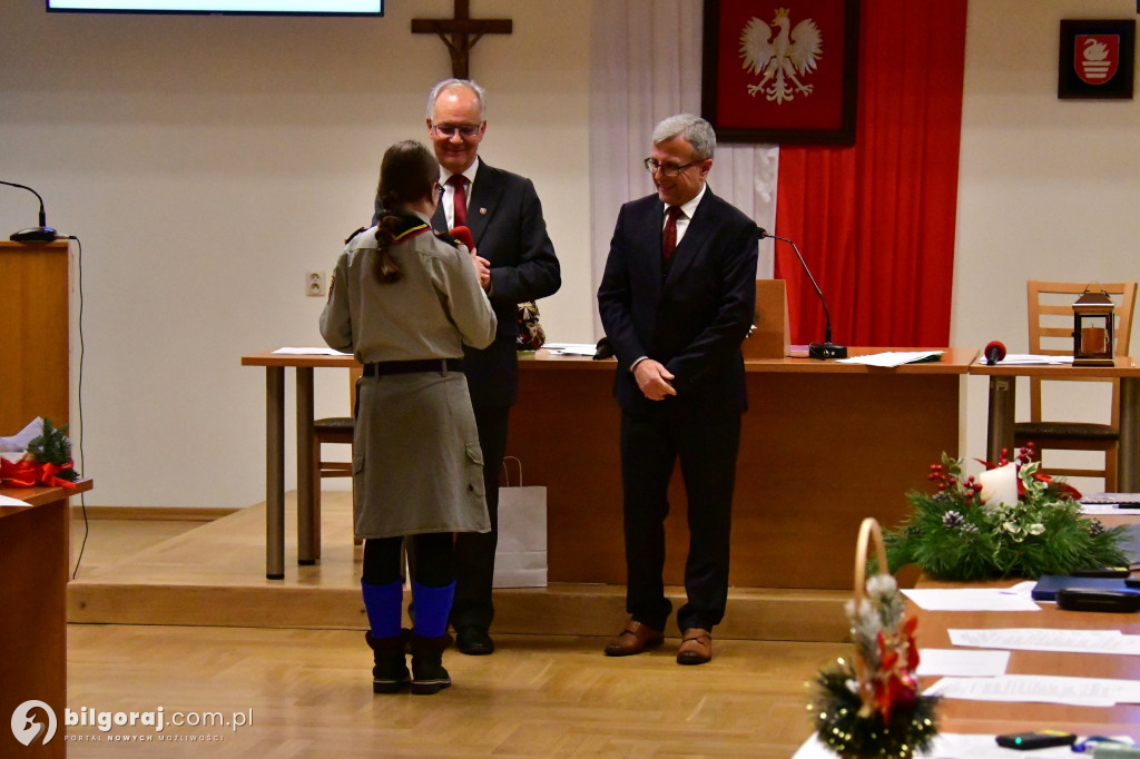 Burmistrz i przewodniczący Rady z opłatkiem