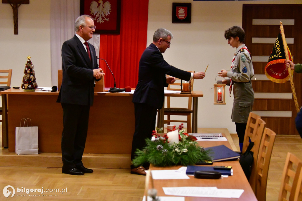 Burmistrz i przewodniczący Rady z opłatkiem