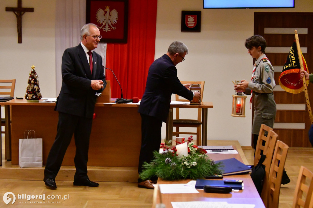 Burmistrz i przewodniczący Rady z opłatkiem