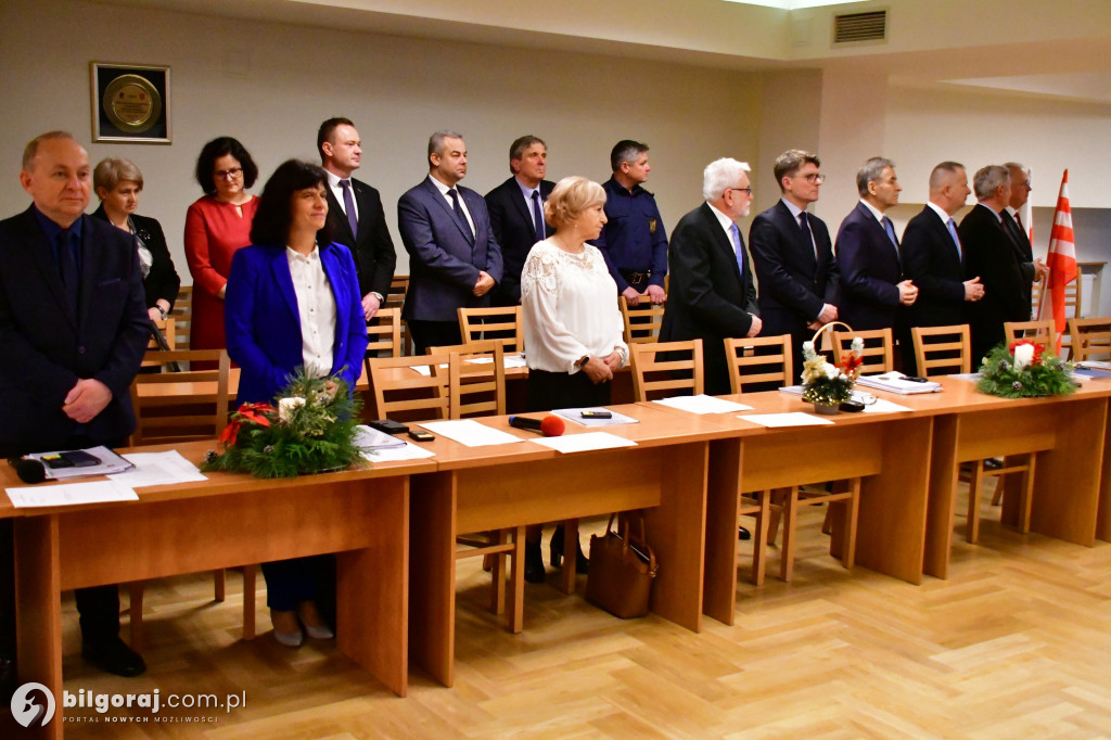 Burmistrz i przewodniczący Rady z opłatkiem