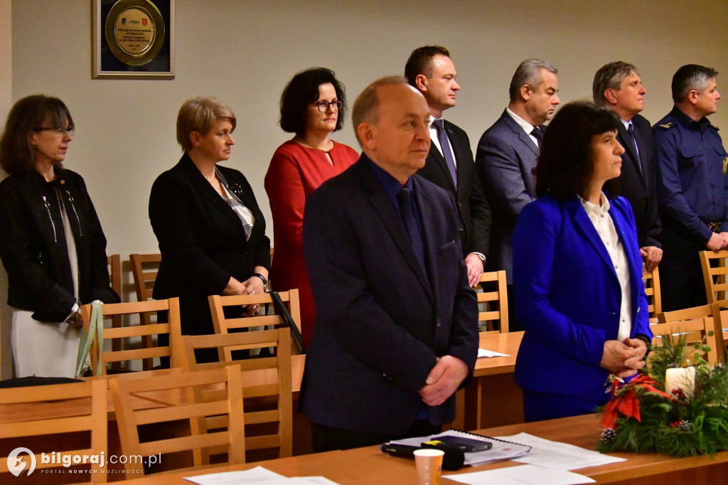 Burmistrz i przewodniczący Rady z opłatkiem