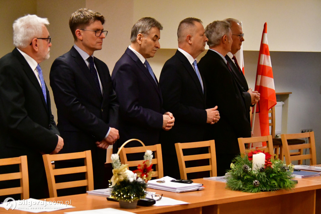 Burmistrz i przewodniczący Rady z opłatkiem