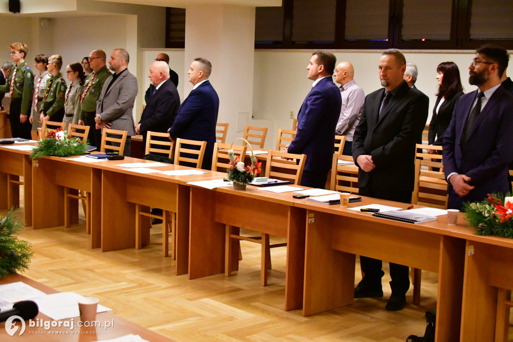 Burmistrz i przewodniczący Rady z opłatkiem