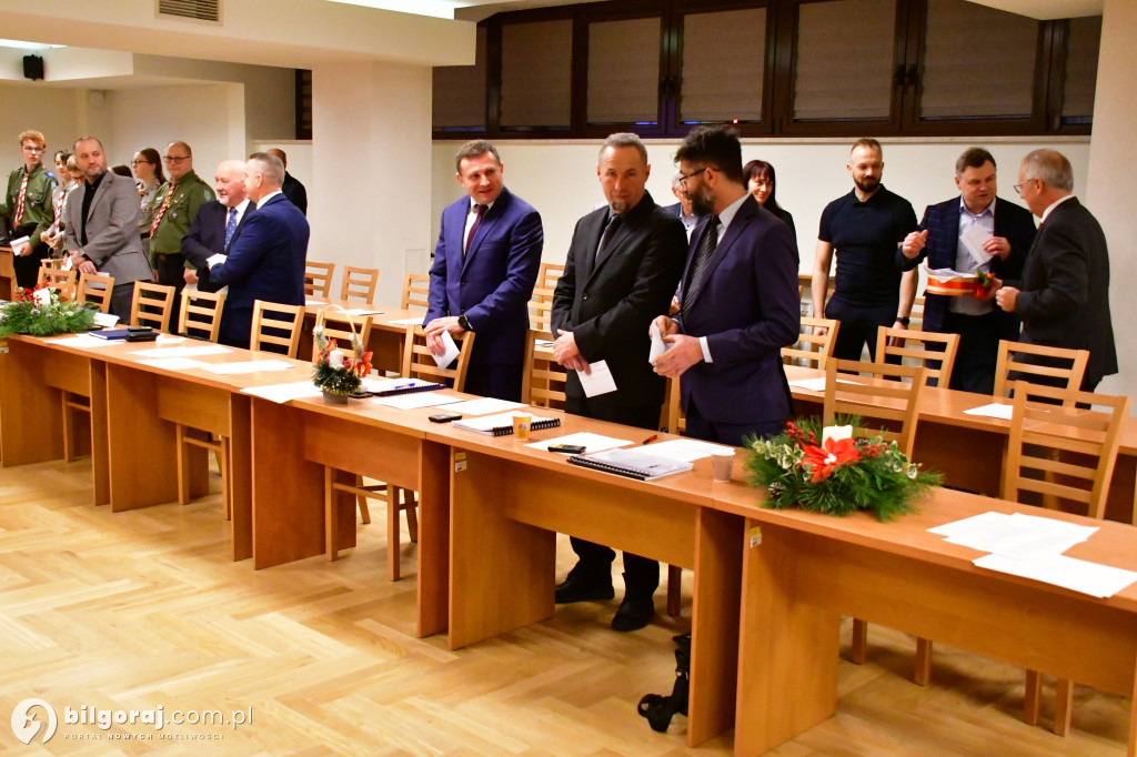 Burmistrz i przewodniczący Rady z opłatkiem