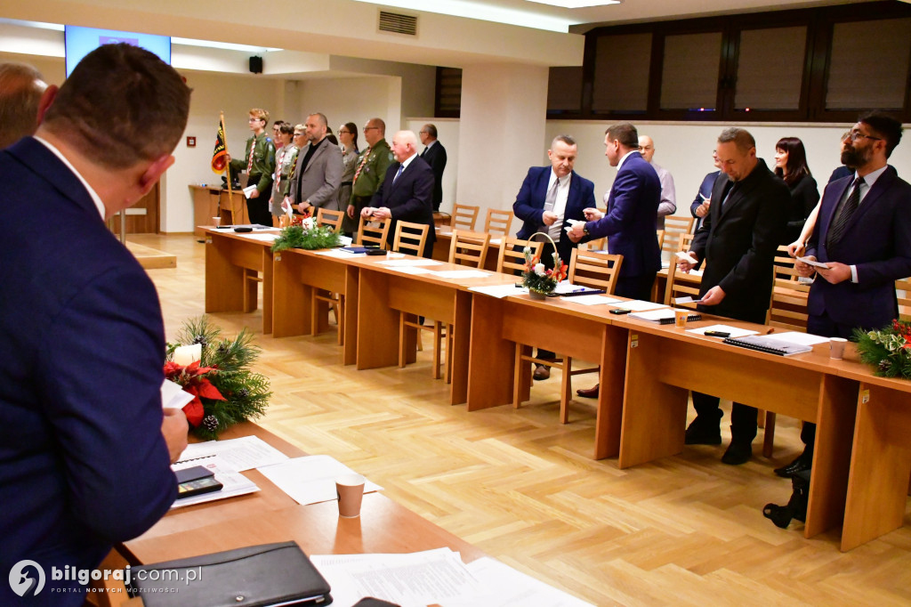 Burmistrz i przewodniczący Rady z opłatkiem