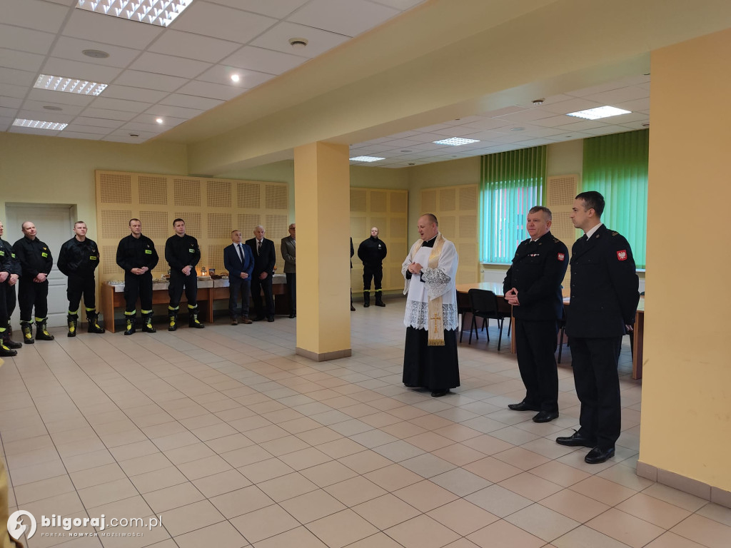 Strażacy przełamali się opłatkiem