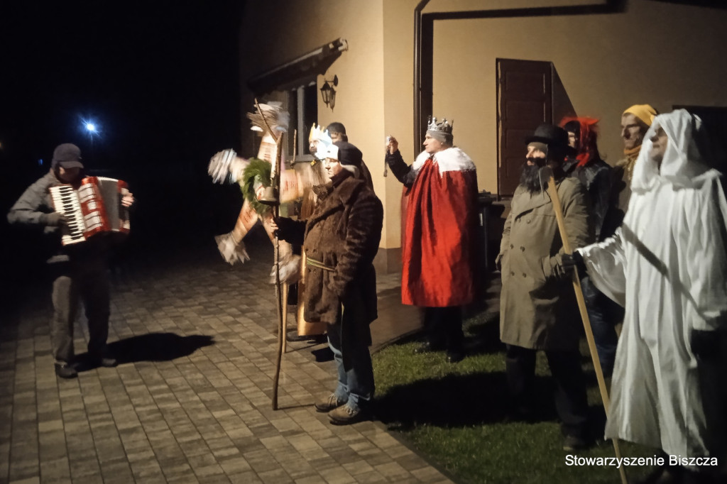 Biszcza. Chodzi po domach i kolędowali