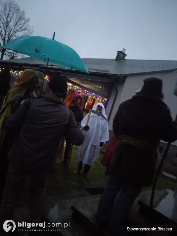 Biszcza. Chodzi po domach i kolędowali