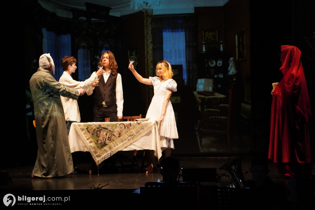 „Opowieść wigilijna” Karola Dickensa na scenie TOK