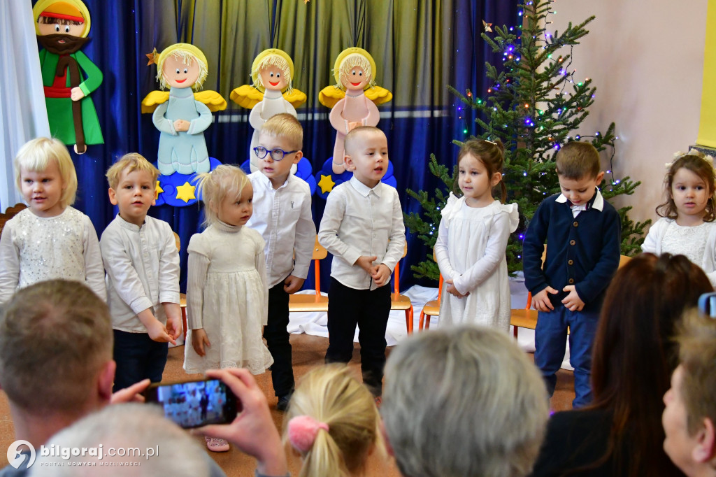 Kolędowanie z babcią i dziadkiem w Katolickim Przedszkolu w Biłgoraju