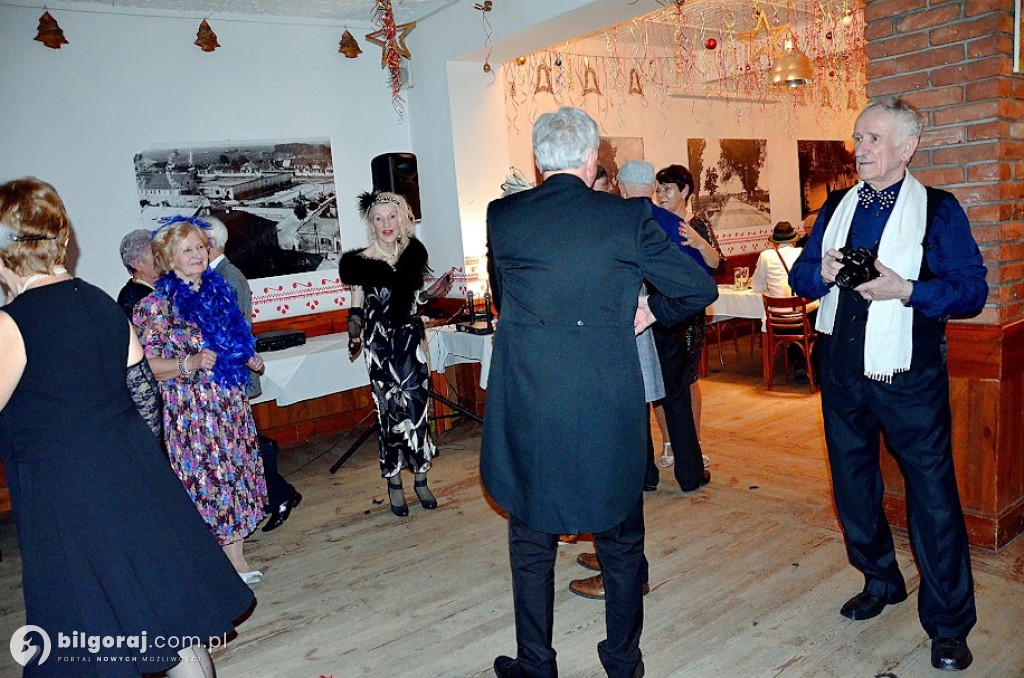 Karnawałowe szaleństwo seniorów Uniwersytetu Trzeciego Wieku z Biłgoraja