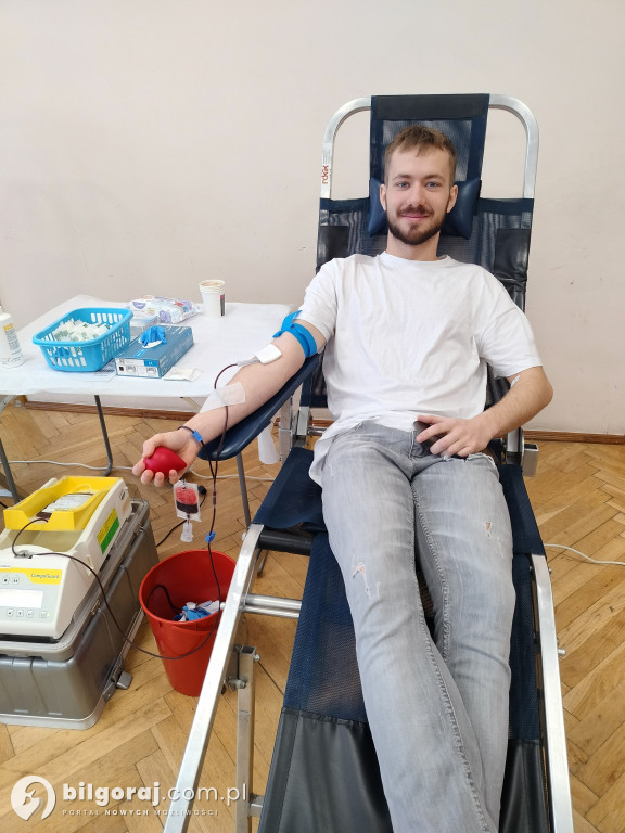 Czy wiesz, ile osób oddało krew w tym roku w RCEZ? Wynik Ciebie zaskoczy!