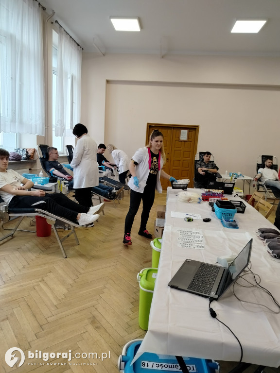Czy wiesz, ile osób oddało krew w tym roku w RCEZ? Wynik Ciebie zaskoczy!