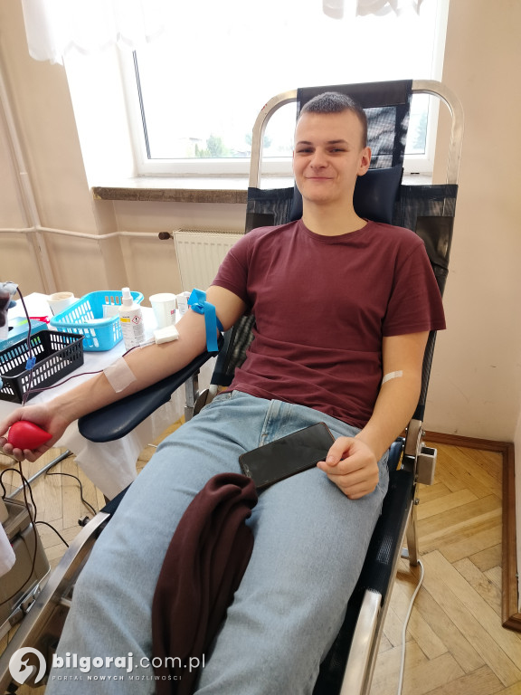 Czy wiesz, ile osób oddało krew w tym roku w RCEZ? Wynik Ciebie zaskoczy!