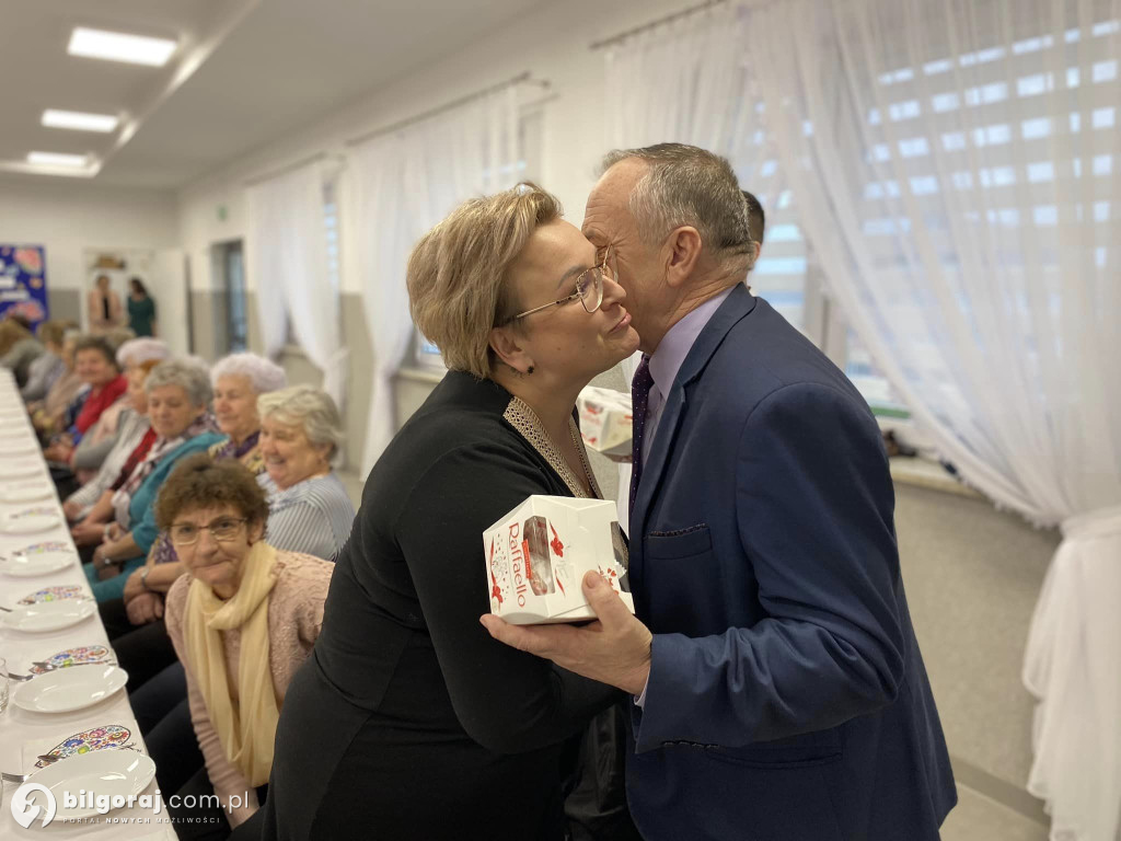 Świat bez kobiet byłby jak ogród bez kwiatów...