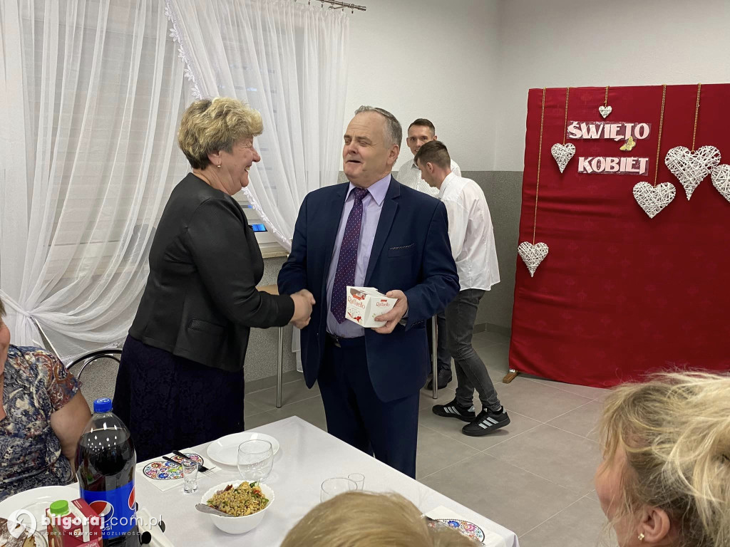 Świat bez kobiet byłby jak ogród bez kwiatów...