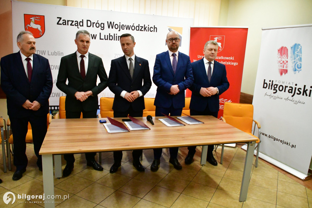 Podpisali umowy na remonty odcinków W853 i W853