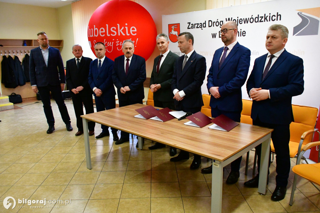 Podpisali umowy na remonty odcinków W853 i W853