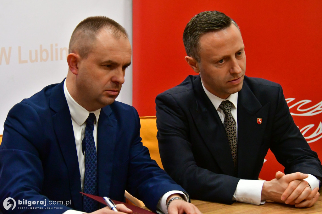 Podpisali umowy na remonty odcinków W853 i W853