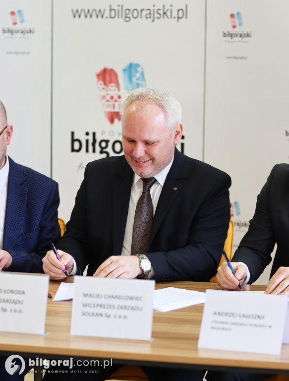 Umowa z wykonawca sali sportowej przy RCEZ podpisana