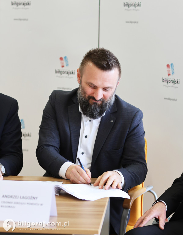 Umowa z wykonawca sali sportowej przy RCEZ podpisana