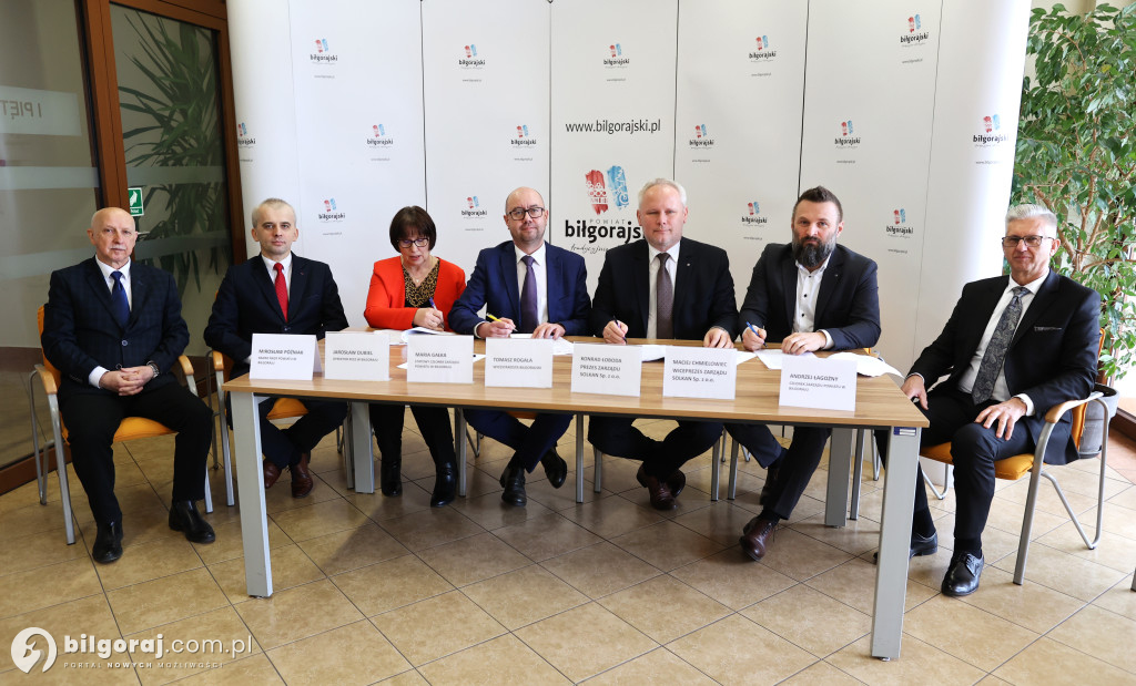 Umowa z wykonawca sali sportowej przy RCEZ podpisana