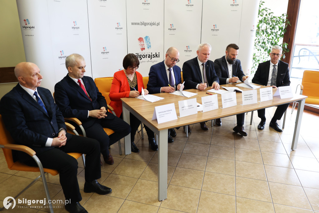 Umowa z wykonawca sali sportowej przy RCEZ podpisana