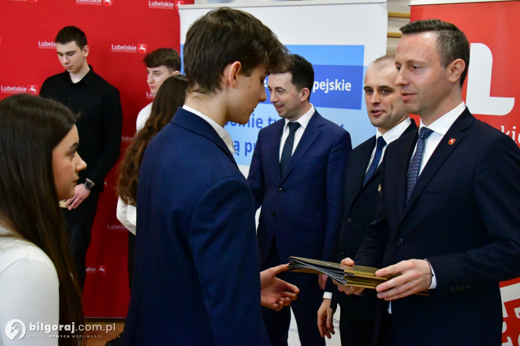 Biłgorajscy uczniowie ze stypendiami Marszałka