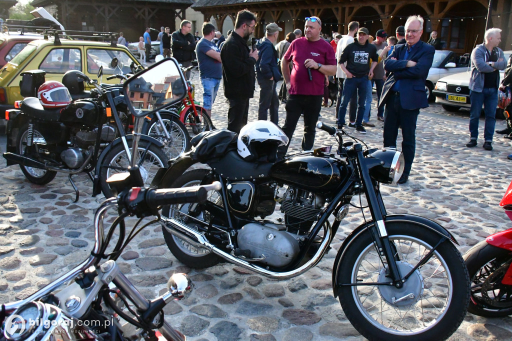 Biłgoraj: Zabytkowe auta i motocykle zawładnęły Miasteczkiem Kresowym