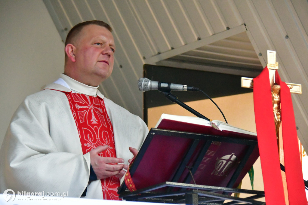 Msza św. na cmentarzu rozpoczęła świętowanie