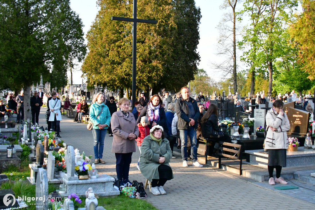 Msza św. na cmentarzu rozpoczęła świętowanie