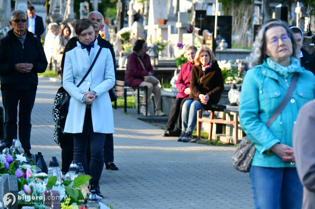 Msza św. na cmentarzu rozpoczęła świętowanie